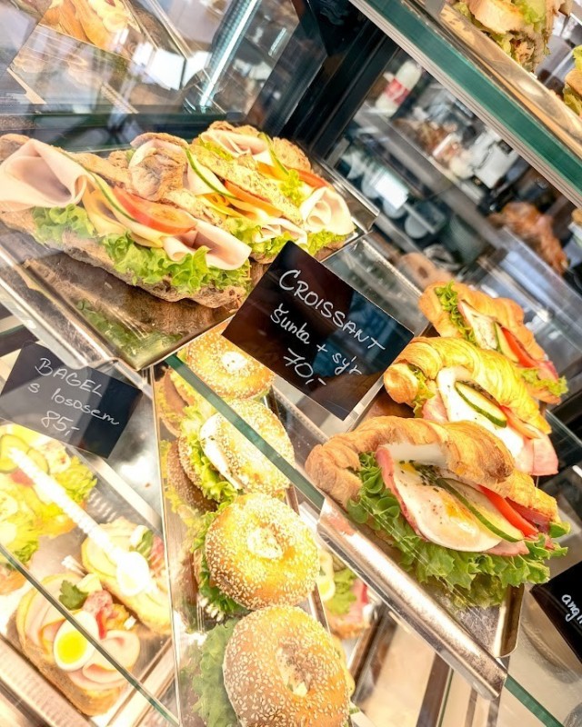 Nahlédněte k&nbsp;nám, 1. 1. 1970 | 1/8